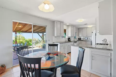 Dining - 2384 Glenn Rd, Fallbrook, CA 92028 photo 1 of 2