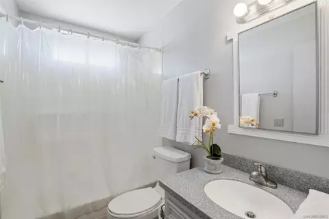 Bath - 2384 Glenn Rd, Fallbrook, CA 92028 photo 2 of 2