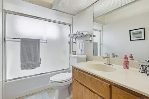 Bath - 180 Date Ave, Imperial Beach, CA 91932 photo 3 of 3