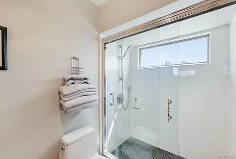 Bath - 180 Date Ave, Imperial Beach, CA 91932 photo 2 of 3