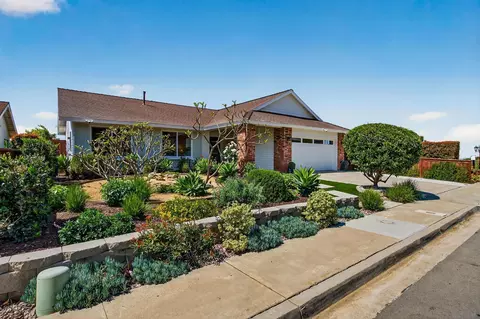 Exterior - 14224 Recuerdo Dr, Del Mar, CA 92014 photo 5 of 8