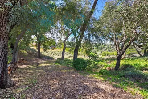 Exterior - 1282 Olive Ave, Fallbrook, CA 92028 photo 8 of 10