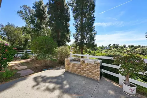 Exterior - 1282 Olive Ave, Fallbrook, CA 92028 photo 5 of 10