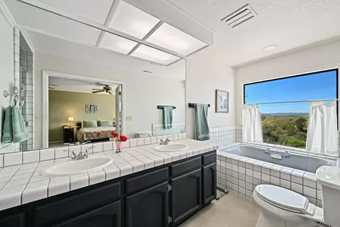 Bath - 1282 Olive Ave, Fallbrook, CA 92028 photo 2 of 4