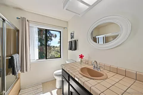 Bath - 1282 Olive Ave, Fallbrook, CA 92028 photo 4 of 4