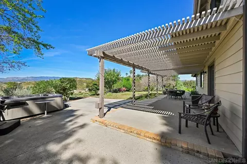 Exterior - 1282 Olive Ave, Fallbrook, CA 92028 photo 4 of 10