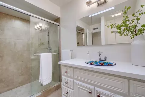 Bath - 2152 Caminito Circulo Sur, La Jolla, CA 92037 photo 1 of 4