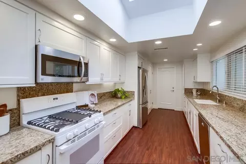 Kitchen - 2152 Caminito Circulo Sur, La Jolla, CA 92037 photo 3 of 5
