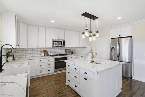 Kitchen - 32892 Monte Dr, Temecula, CA 92592 photo 3 of 8