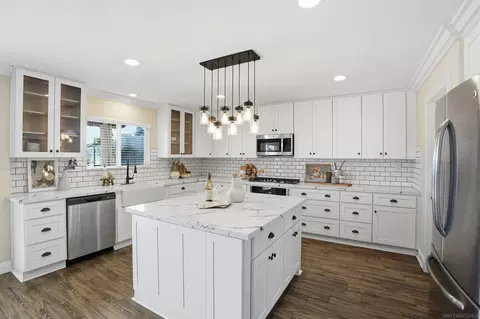 Kitchen - 32892 Monte Dr, Temecula, CA 92592 photo 5 of 8