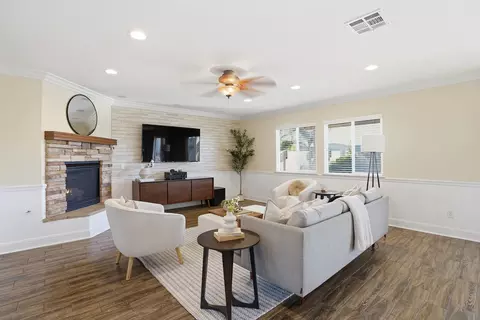 Living - 32892 Monte Dr, Temecula, CA 92592 photo 2 of 6
