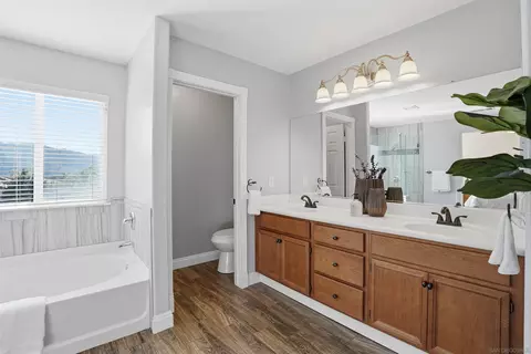 Bath - 32892 Monte Dr, Temecula, CA 92592 photo 4 of 6