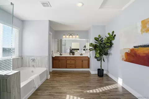 Bath - 32892 Monte Dr, Temecula, CA 92592 photo 1 of 6