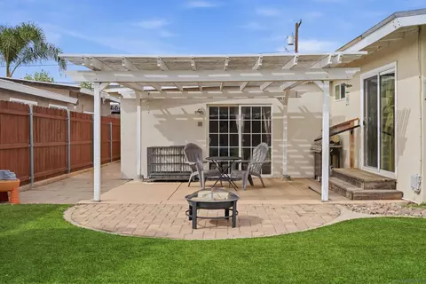 Exterior - 225 E Renette Ave, El Cajon, CA 92020 photo 3 of 10