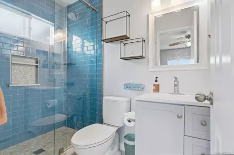 Bath - 225 E Renette Ave, El Cajon, CA 92020 photo 2 of 2