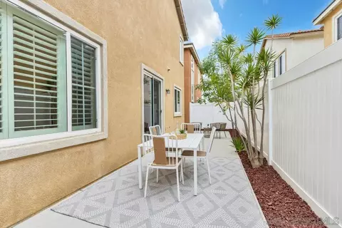 Exterior - 423 Cornwall Gln, Escondido, CA 92027 photo 5 of 6