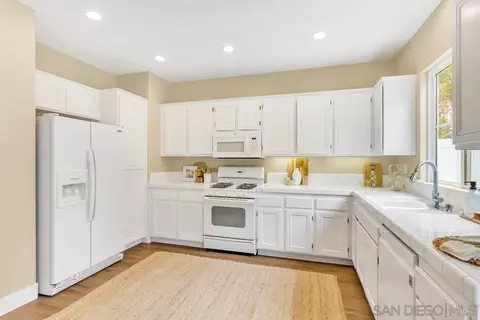Kitchen - 423 Cornwall Gln, Escondido, CA 92027 photo 1 of 3