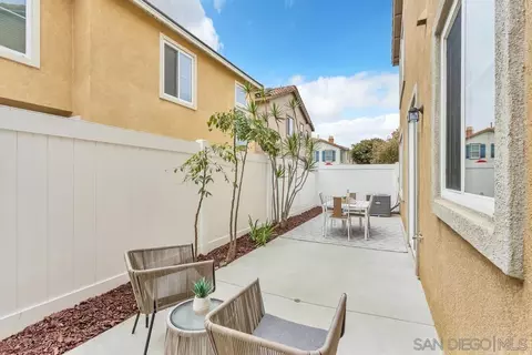 Exterior - 423 Cornwall Gln, Escondido, CA 92027 photo 4 of 6
