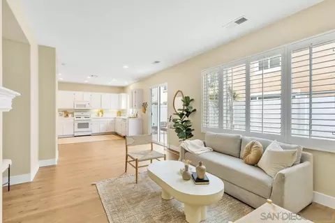 Living - 423 Cornwall Gln, Escondido, CA 92027 photo 4 of 4