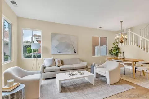 Living - 423 Cornwall Gln, Escondido, CA 92027 photo 1 of 4