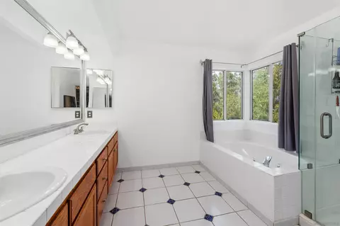 Bath - 1571 Corte Daniel, Oceanside, CA 92056 photo 2 of 3