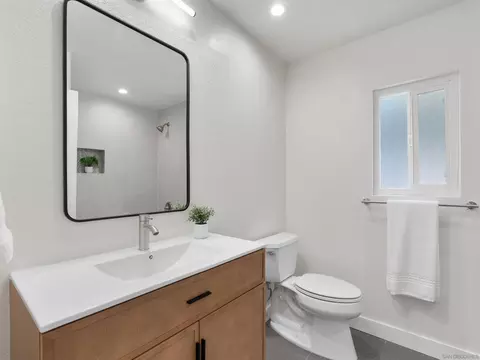 Bath - 2277 Dunstan, Oceanside, CA 92054 photo 4 of 5