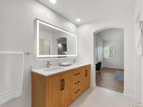 Bath - 2277 Dunstan, Oceanside, CA 92054 photo 3 of 5