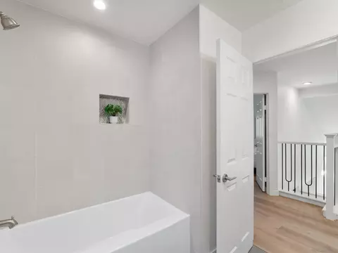 Bath - 2277 Dunstan, Oceanside, CA 92054 photo 5 of 5