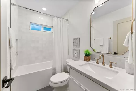 Bath - 9185 Altamont Rd, La Mesa, CA 91942 photo 3 of 3