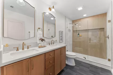 Bath - 9185 Altamont Rd, La Mesa, CA 91942 photo 1 of 3