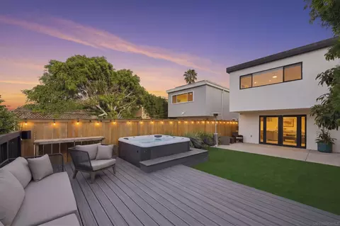 2354 Chalcedony, San Diego, CA 92109