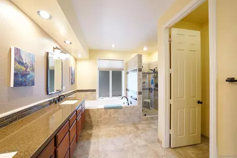 Bath - 17157 Woodson View Ln, Ramona, CA 92065 photo 2 of 4
