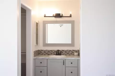 Bath - 1134 Mcdonald Rd, Fallbrook, CA 92028 photo 1 of 3