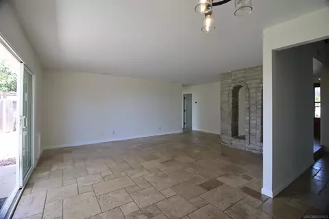Living - 1134 Mcdonald Rd, Fallbrook, CA 92028 photo 17 of 24