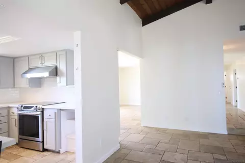 Entry Way - 1134 Mcdonald Rd, Fallbrook, CA 92028 photo 6 of 8