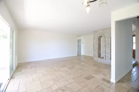 Living - 1134 Mcdonald Rd, Fallbrook, CA 92028 photo 18 of 24
