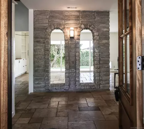 Entry Way - 1134 Mcdonald Rd, Fallbrook, CA 92028 photo 4 of 8