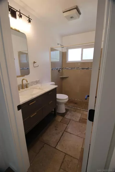 Bath - 1134 Mcdonald Rd, Fallbrook, CA 92028 photo 3 of 3