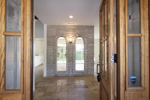 Entry Way - 1134 Mcdonald Rd, Fallbrook, CA 92028 photo 5 of 8