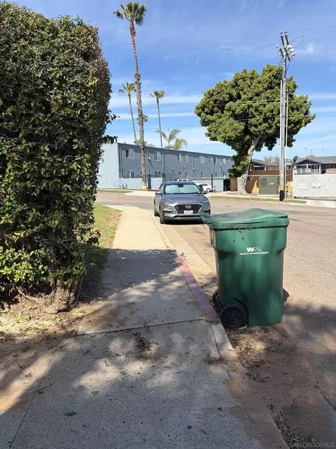 Exterior - 415 S Weitzel St, Oceanside, CA 92054 photo 5 of 5