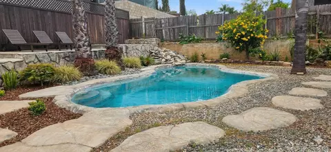 Exterior - 727 N Main Ave, Fallbrook, CA 92028 photo 5 of 9