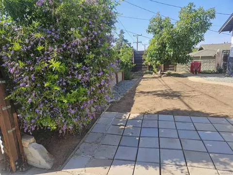 Exterior - 727 N Main Ave, Fallbrook, CA 92028 photo 7 of 9
