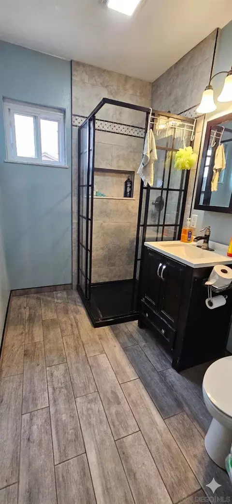 Bath - 727 N Main Ave, Fallbrook, CA 92028 photo 2 of 2