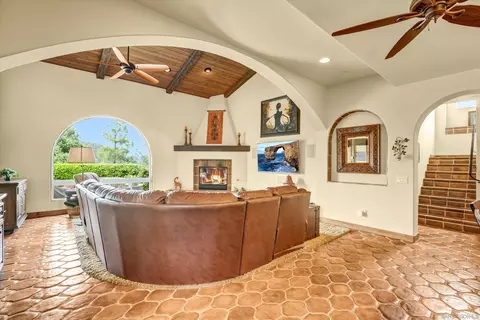 Living - 584 S Grade, Alpine, CA 91901 photo 3 of 4