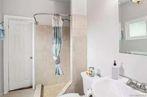 Bath - 1097 Wayside Ave, El Cajon, CA 92021 photo 1 of 4