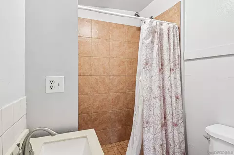 Bath - 1097 Wayside Ave, El Cajon, CA 92021 photo 4 of 4