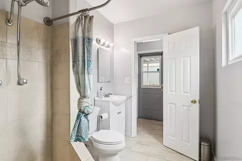 Bath - 1097 Wayside Ave, El Cajon, CA 92021 photo 2 of 4