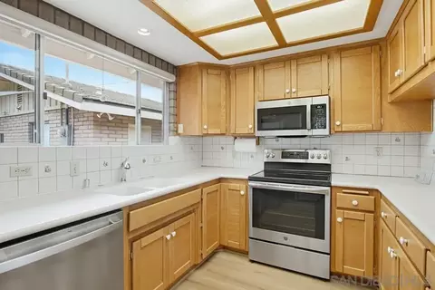 Kitchen - 487 Mountain Vw, El Cajon, CA 92021 photo 2 of 2