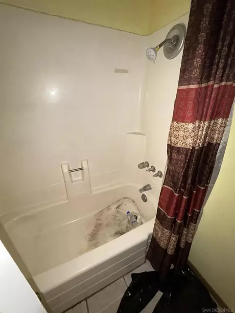 Bath - 3164 Carr Dr, Oceanside, CA 92056 photo 2 of 3