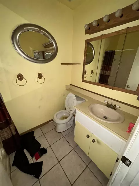 Bath - 3164 Carr Dr, Oceanside, CA 92056 photo 1 of 3